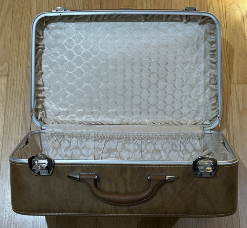 Amelia earhart luggage 1960s - amelia,