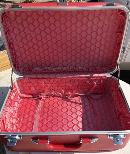 Amelia earhart red hardcase - amelia,