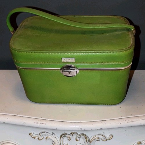 Vintage amelia earhart green - ,